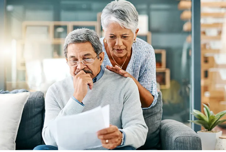 آشنایی با بزرگ‌ترین اشتباهات مالی در سن ۲۰، ۳۰، ۴۰، ۵۰ و ۶۰